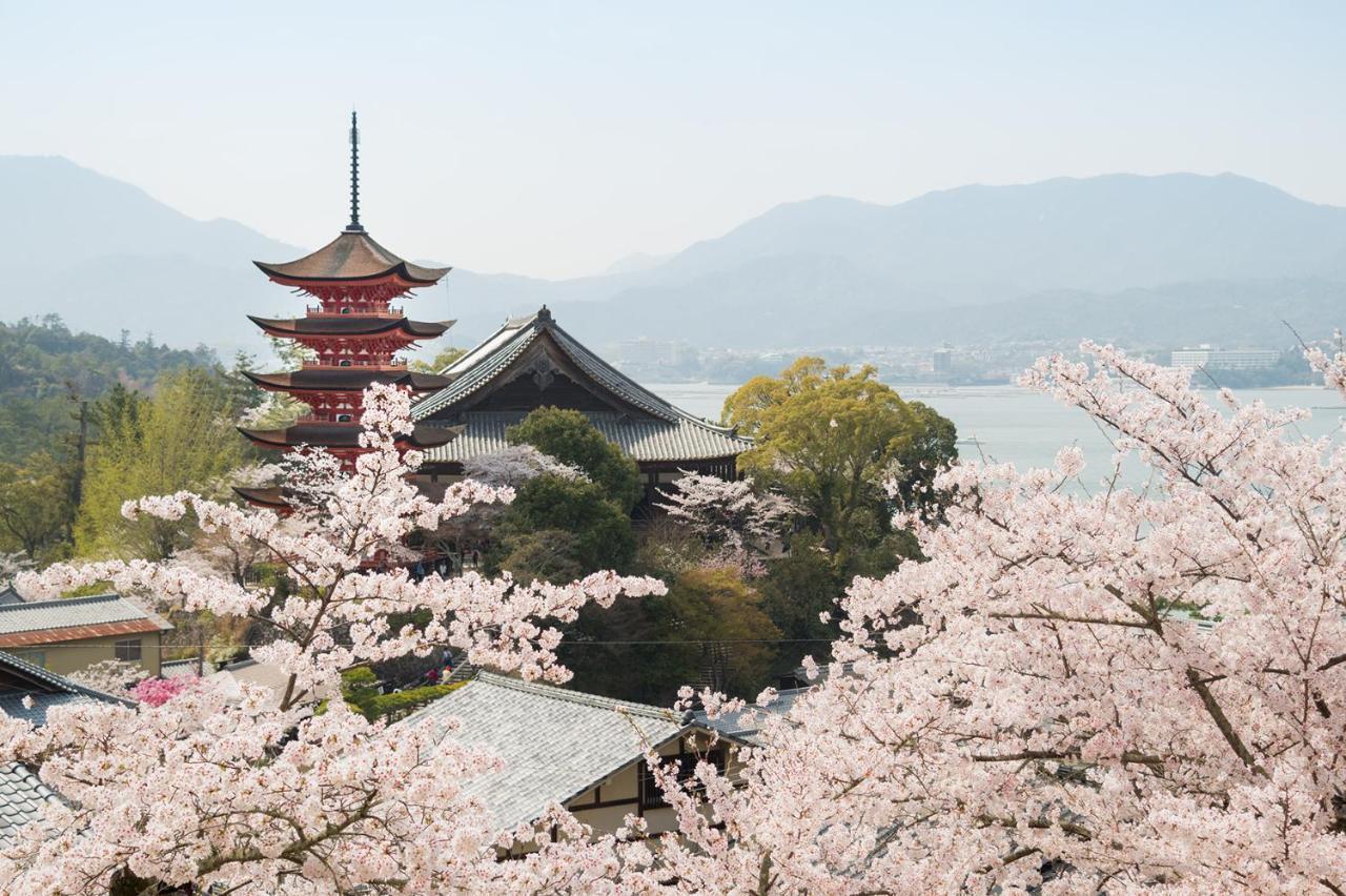 Miyajima Guest House Mikuniya Хатсукаичи Екстериор снимка